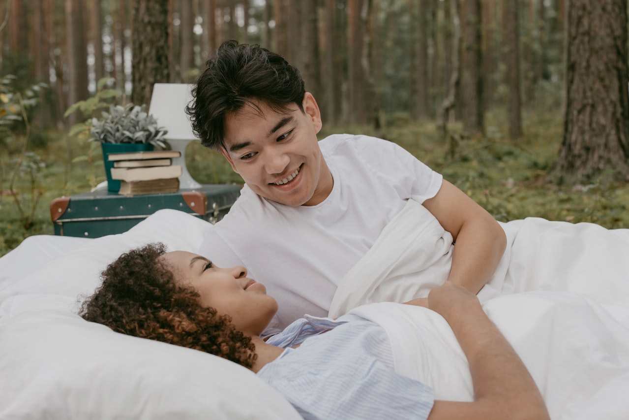 What's the Difference Between a Blanket and a Sleeping Bag? The Hiking Dude